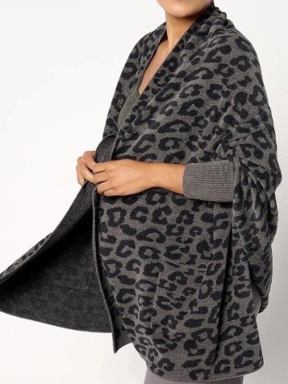 BAREFOOT DREAMS CozyChic Ultra Lite Leopard Blanket Wrap Carbon Black XS NWOT - Picture 2 of 10